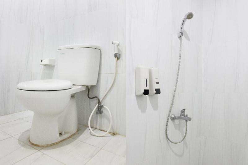 Reddoorz Plus Near Kemang Raya Jakarta Bilik gambar