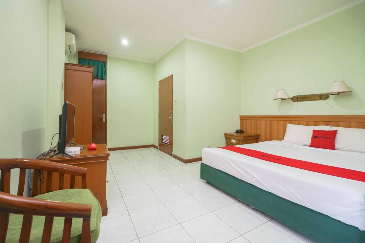 Reddoorz Plus Near Kemang Raya Jakarta Luaran gambar