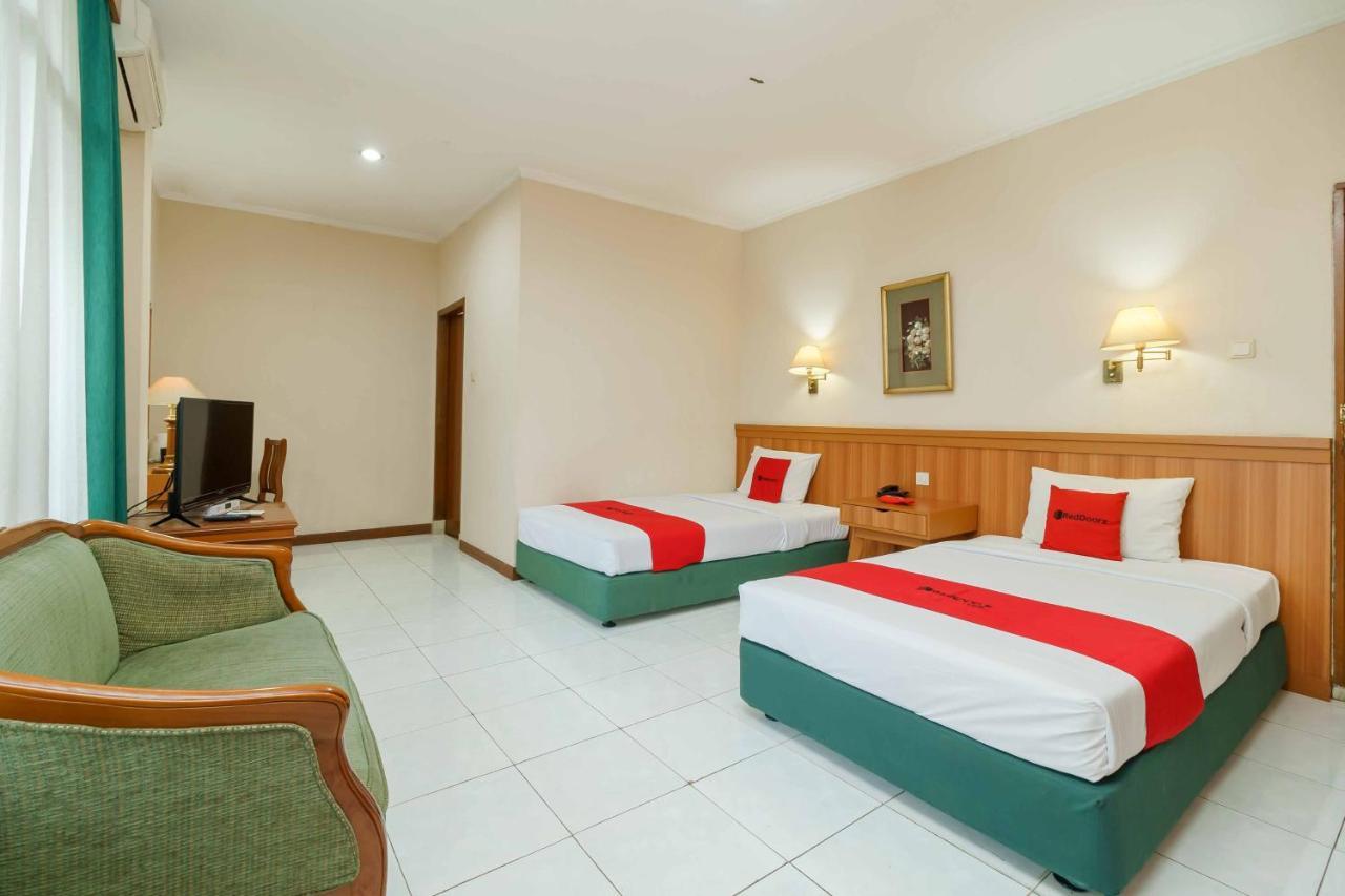Reddoorz Plus Near Kemang Raya Jakarta Luaran gambar