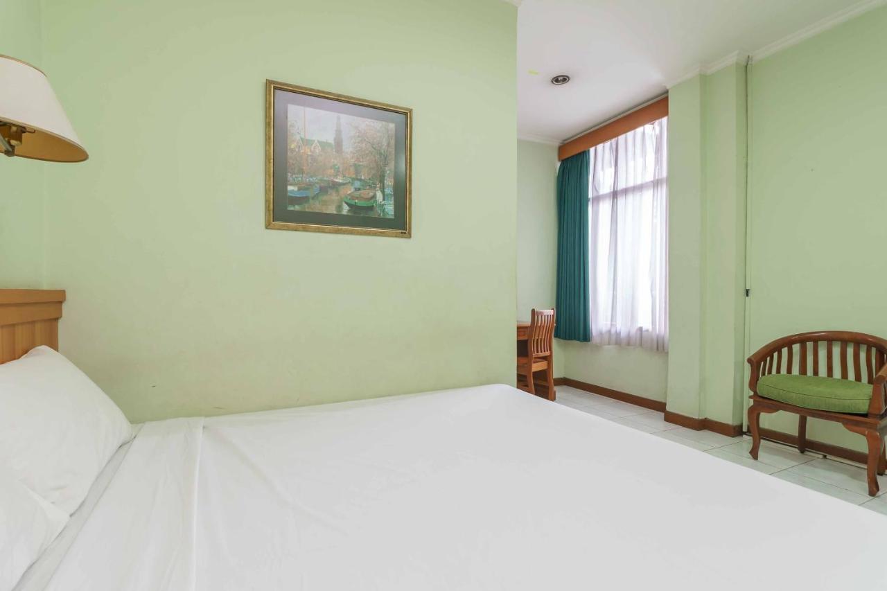 Reddoorz Plus Near Kemang Raya Jakarta Luaran gambar