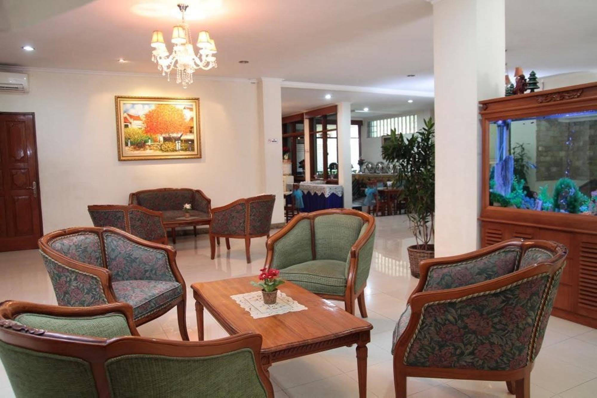 Reddoorz Plus Near Kemang Raya Jakarta Luaran gambar