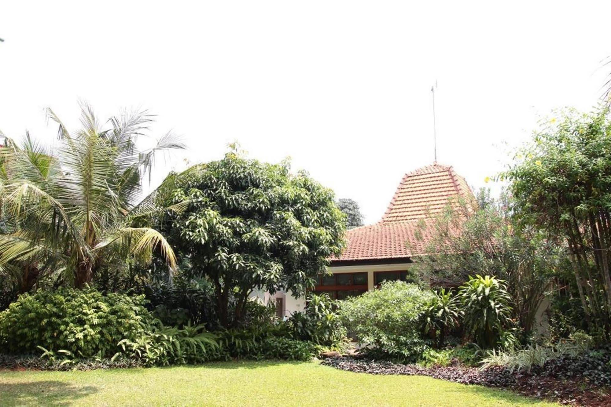 Reddoorz Plus Near Kemang Raya Jakarta Luaran gambar