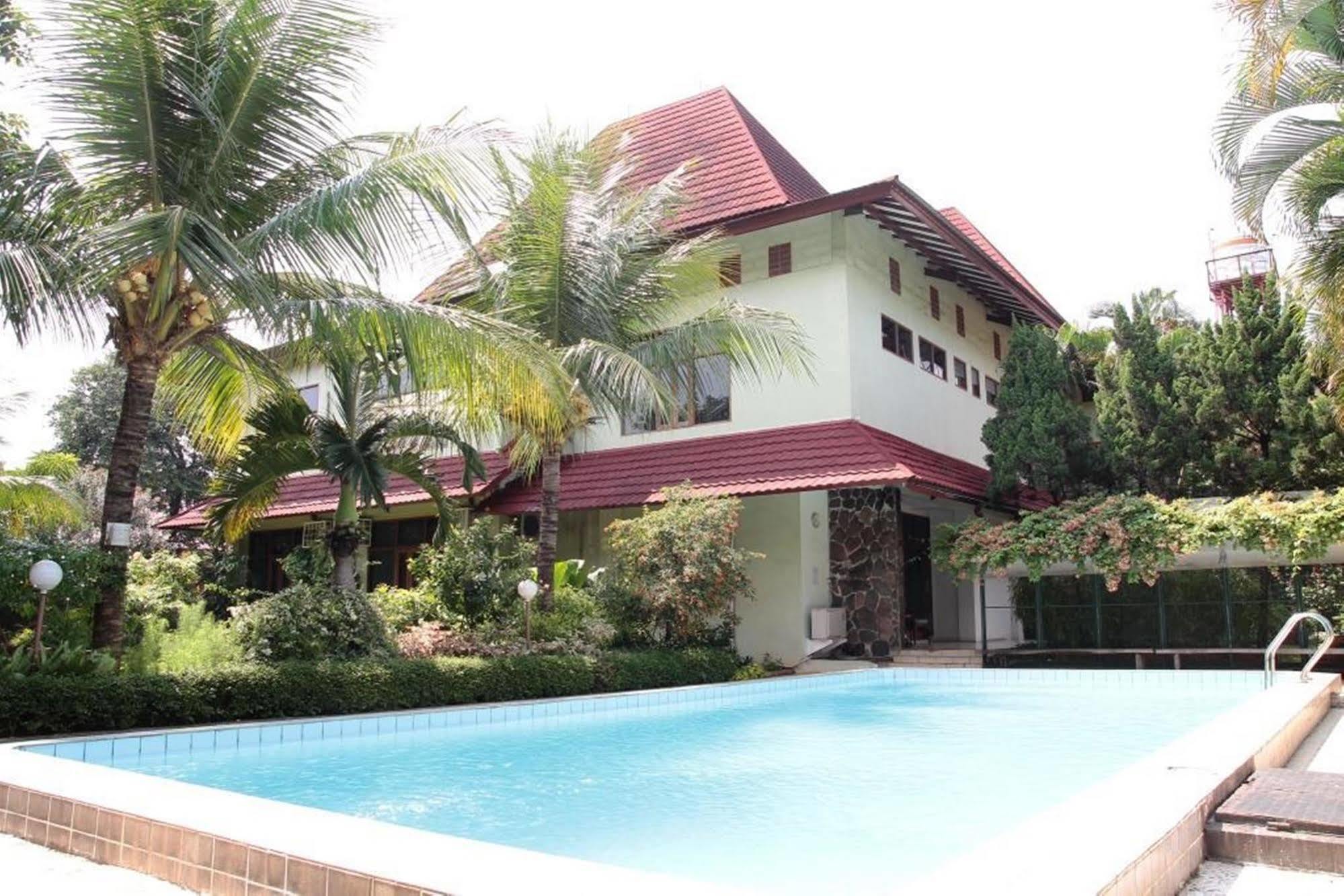 Reddoorz Plus Near Kemang Raya Jakarta Luaran gambar