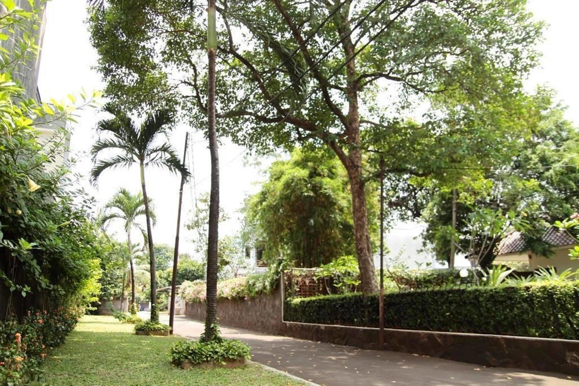 Reddoorz Plus Near Kemang Raya Jakarta Luaran gambar